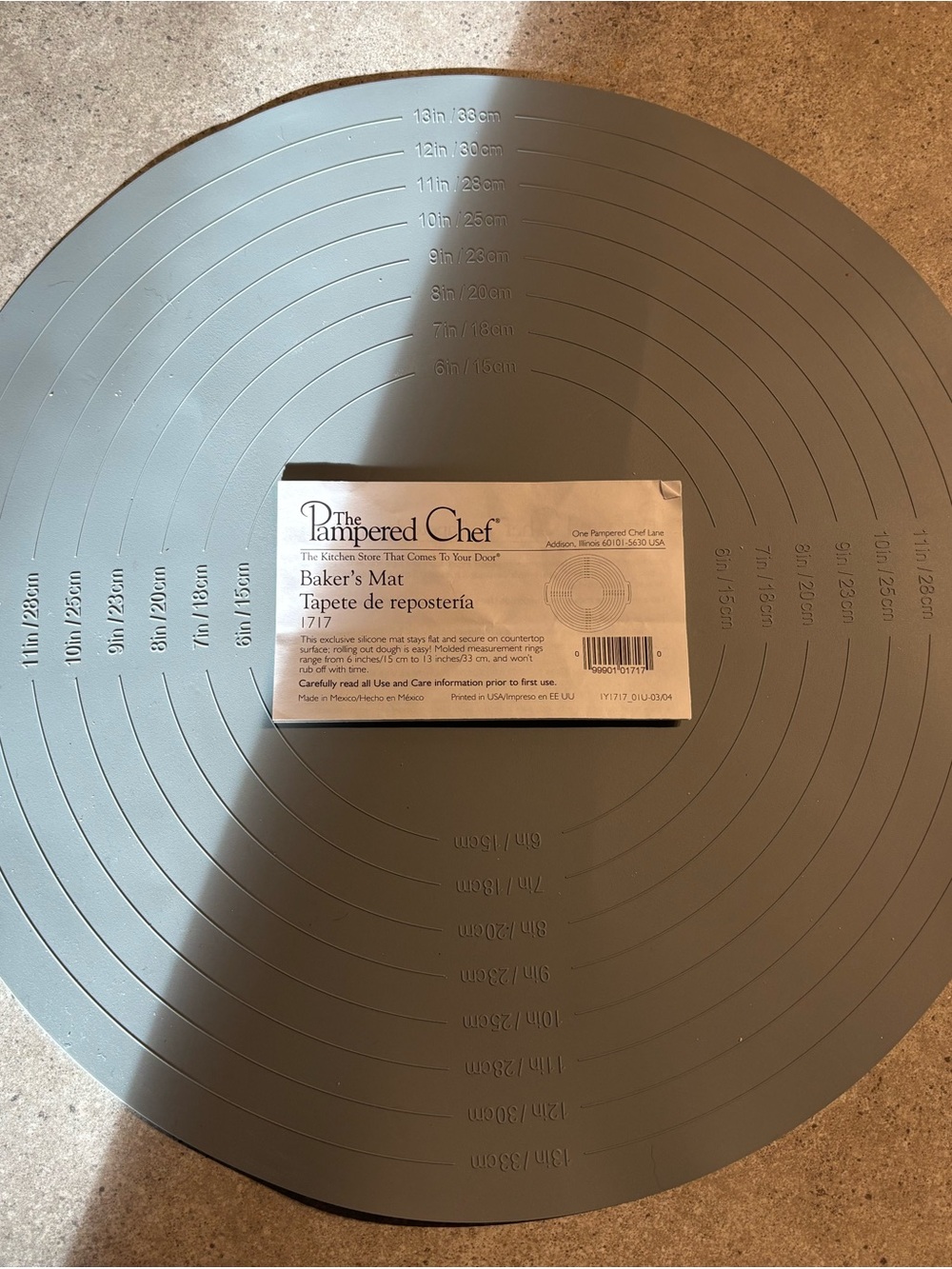 The Pampered Chef Round Silicone Baker's Mat in Gray